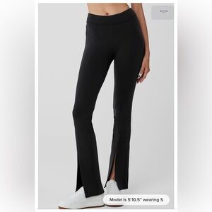 ALO Yoga Airbrush High-Waist Flutter Leggings in black color size small